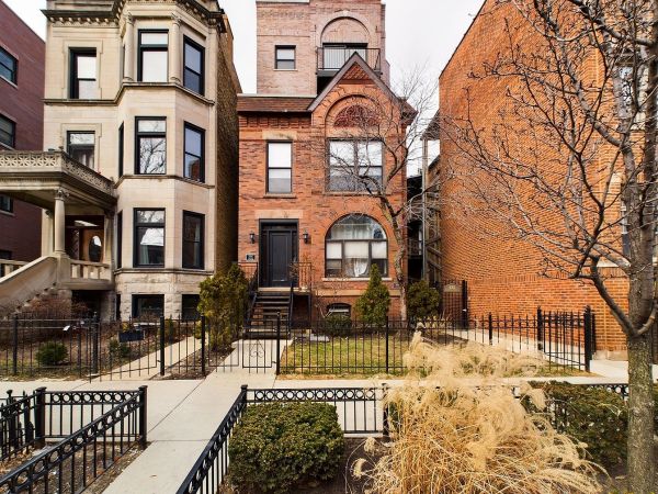 Stylish Urban Oasis in Chicago's Vibrant Lakeview Neighborhood