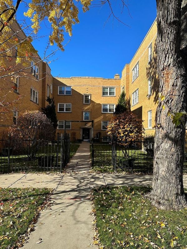 Chic City Living at 6048 N Francisco Ave #2M in Chicago, IL
