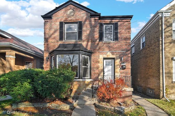 8055 S Crandon Ave, Chicago, IL 60617 - Spacious and Stunning Home in the Heart of Chicago