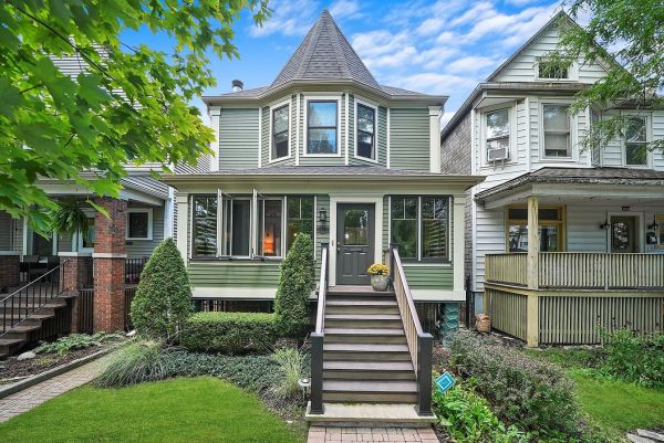 Charming Urban Oasis in Chicago's Logan Square