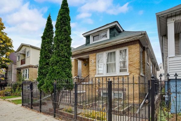 Charming Chicago Bungalow in the Heart of the City