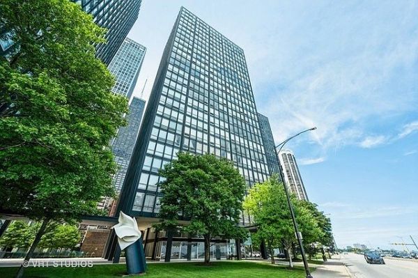 Chic City Living - Luxury 1 Bed Condo in the Heart of Chicago